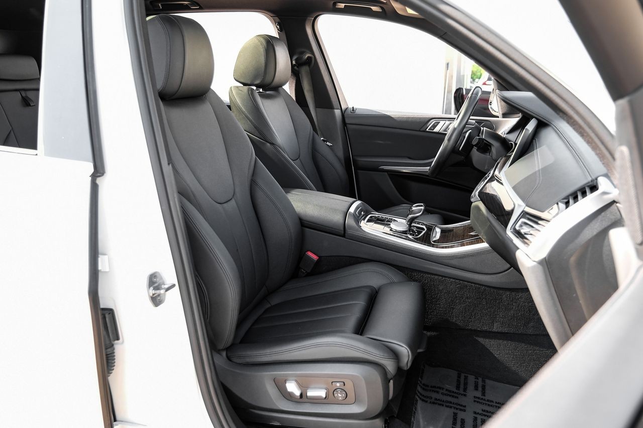 BMW X5 Vehicle Main Gallery Image 40