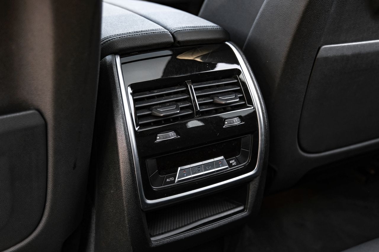 BMW X5 Vehicle Main Gallery Image 42