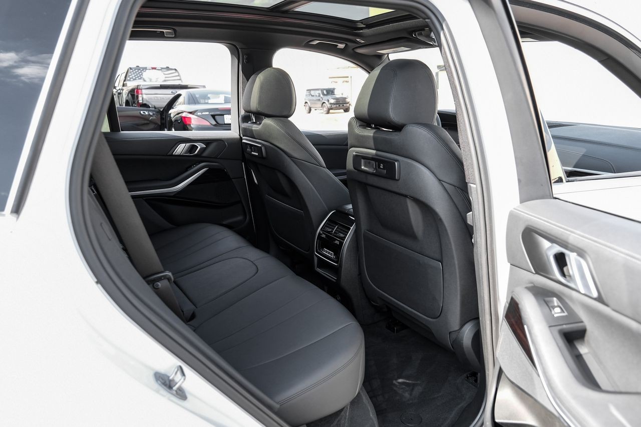 BMW X5 Vehicle Main Gallery Image 43