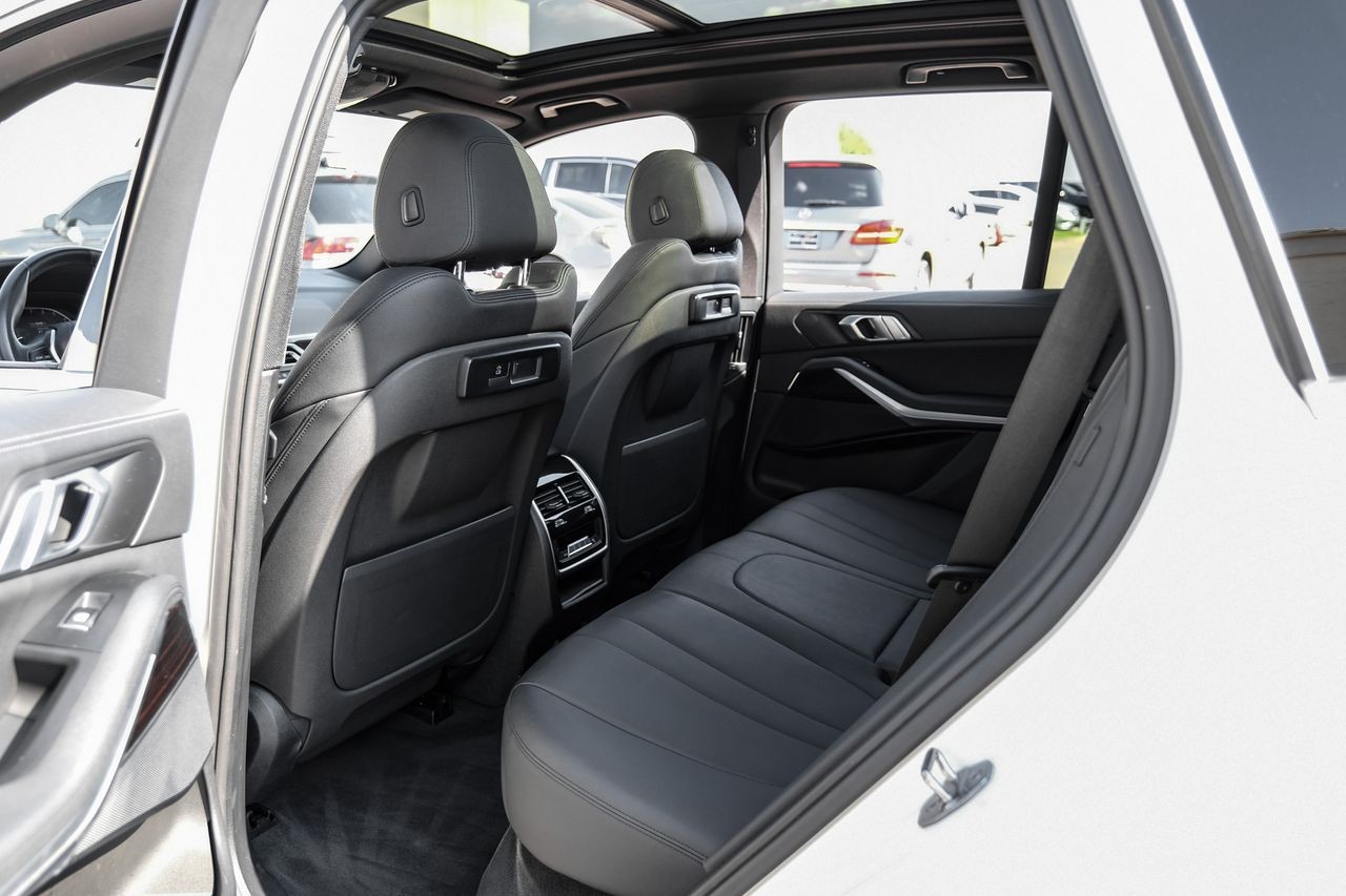 BMW X5 Vehicle Main Gallery Image 44