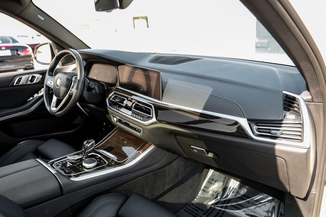 BMW X5 Vehicle Main Gallery Image 13