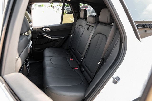 BMW X5 Vehicle Main Gallery Image 45