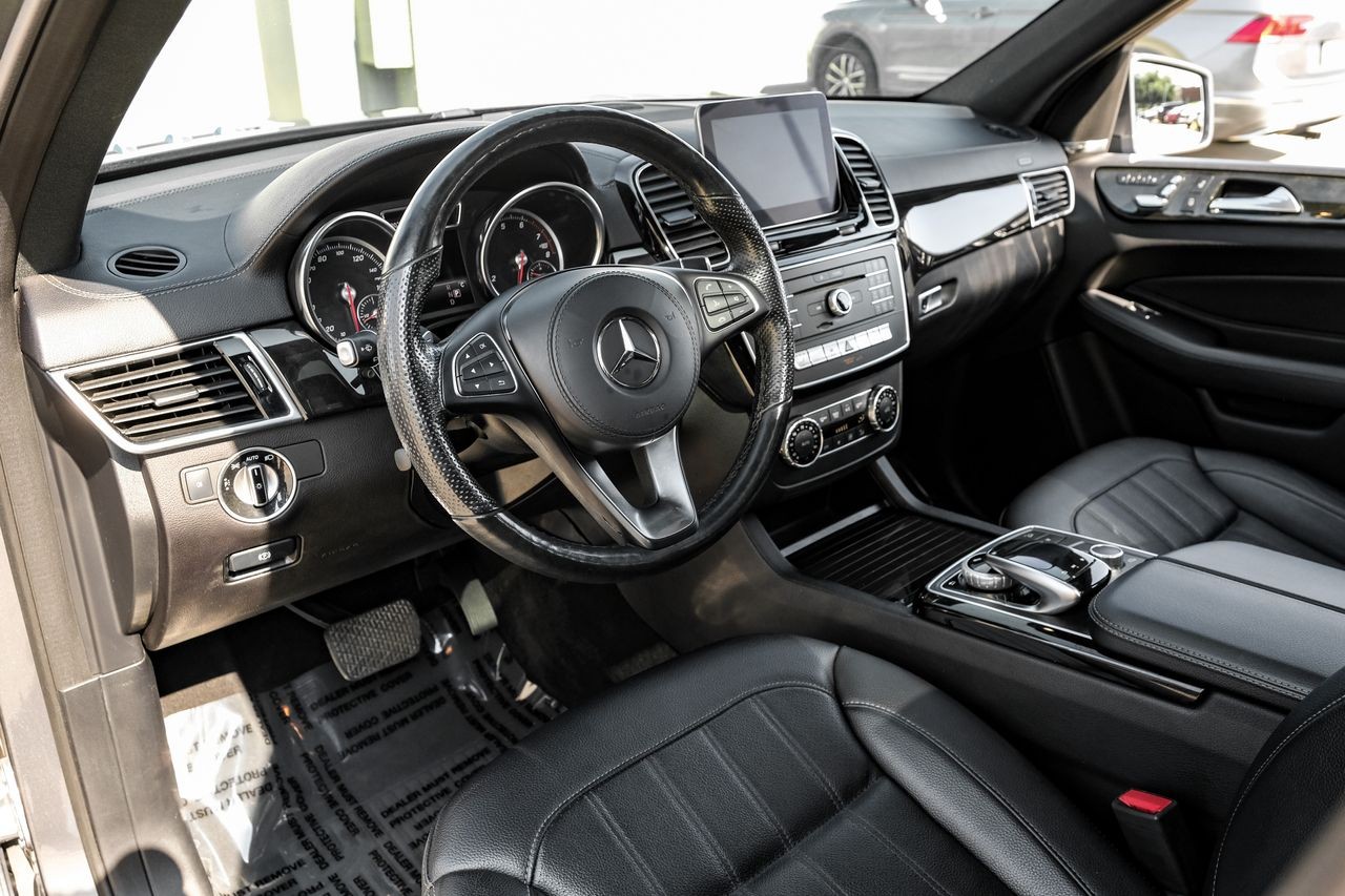 Mercedes-Benz GLS 450 Vehicle Main Gallery Image 03