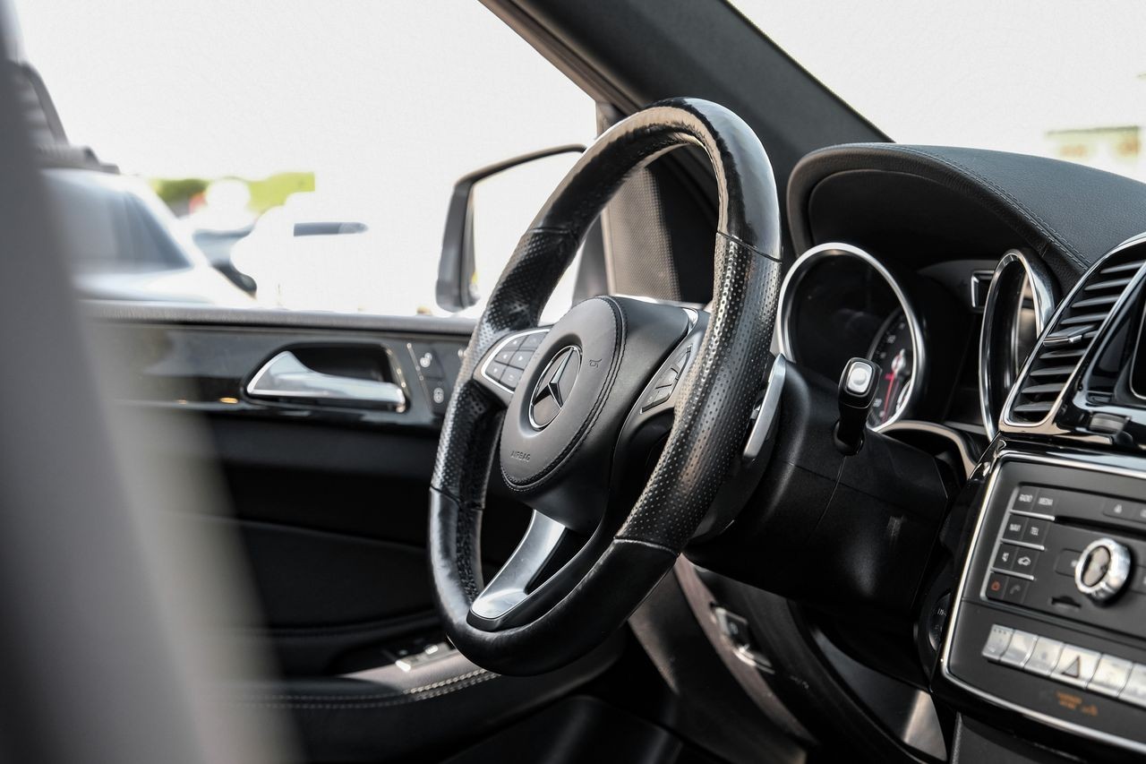 Mercedes-Benz GLS 450 Vehicle Main Gallery Image 14