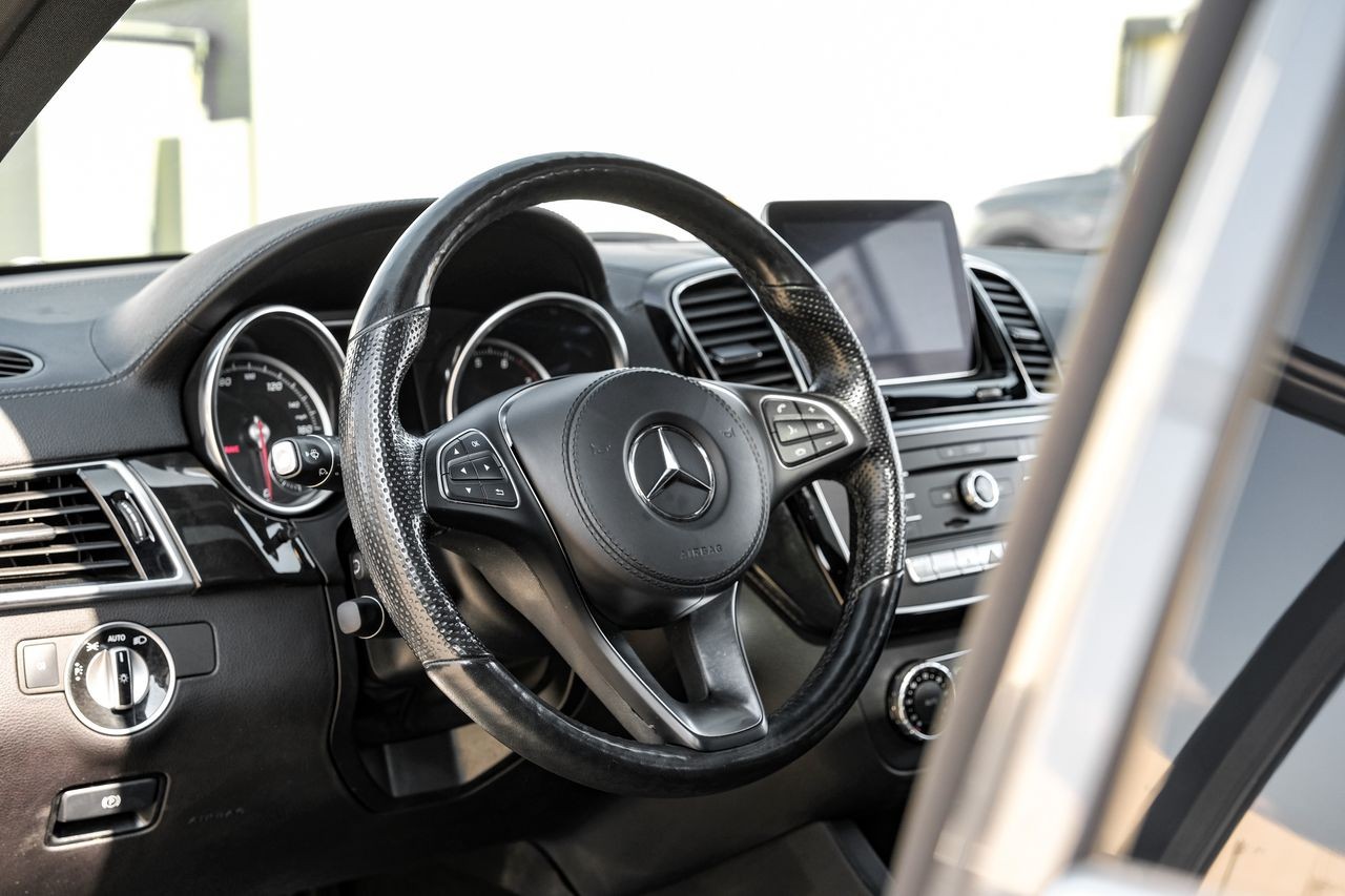 Mercedes-Benz GLS 450 Vehicle Main Gallery Image 16