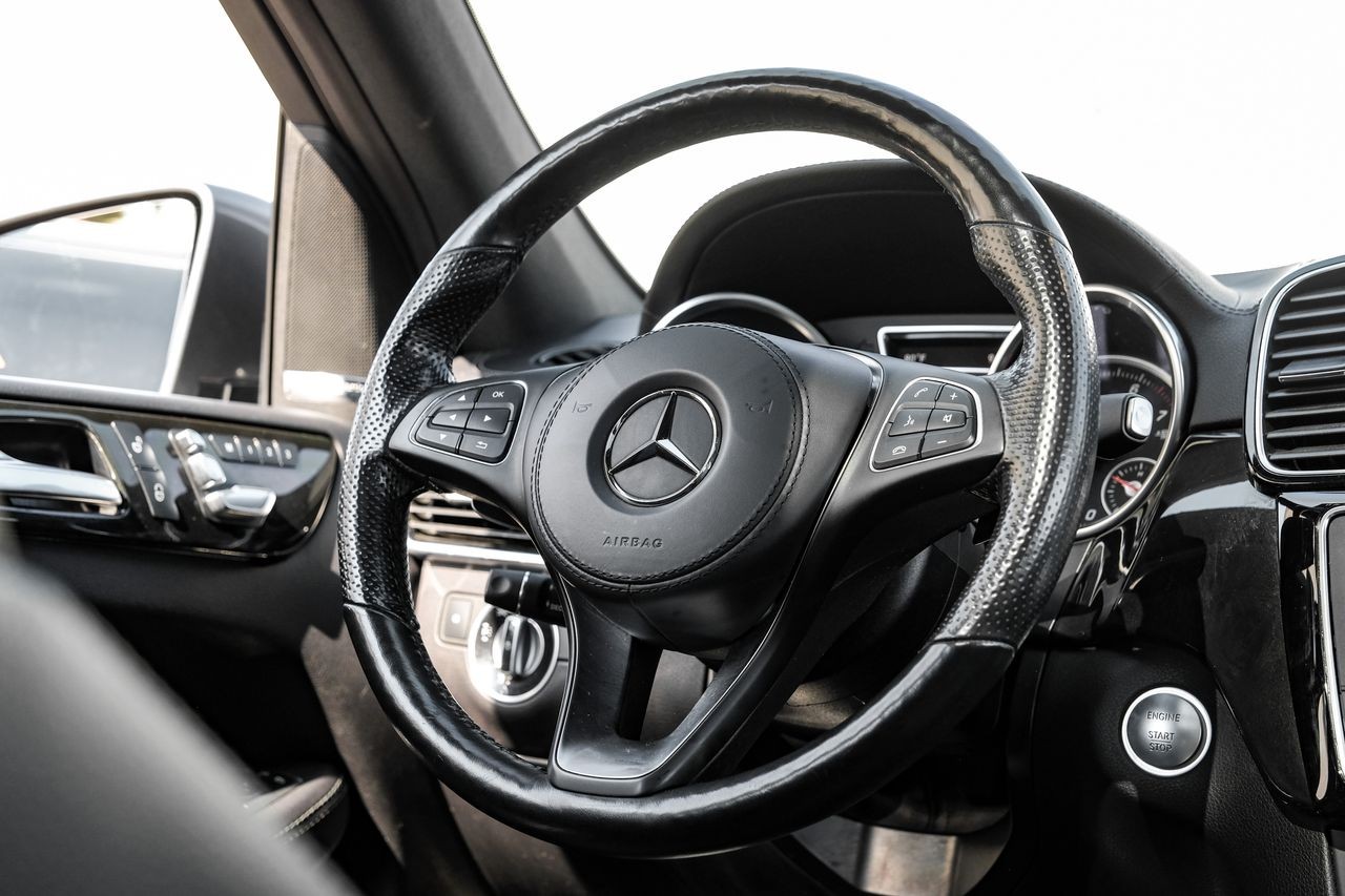 Mercedes-Benz GLS 450 Vehicle Main Gallery Image 17