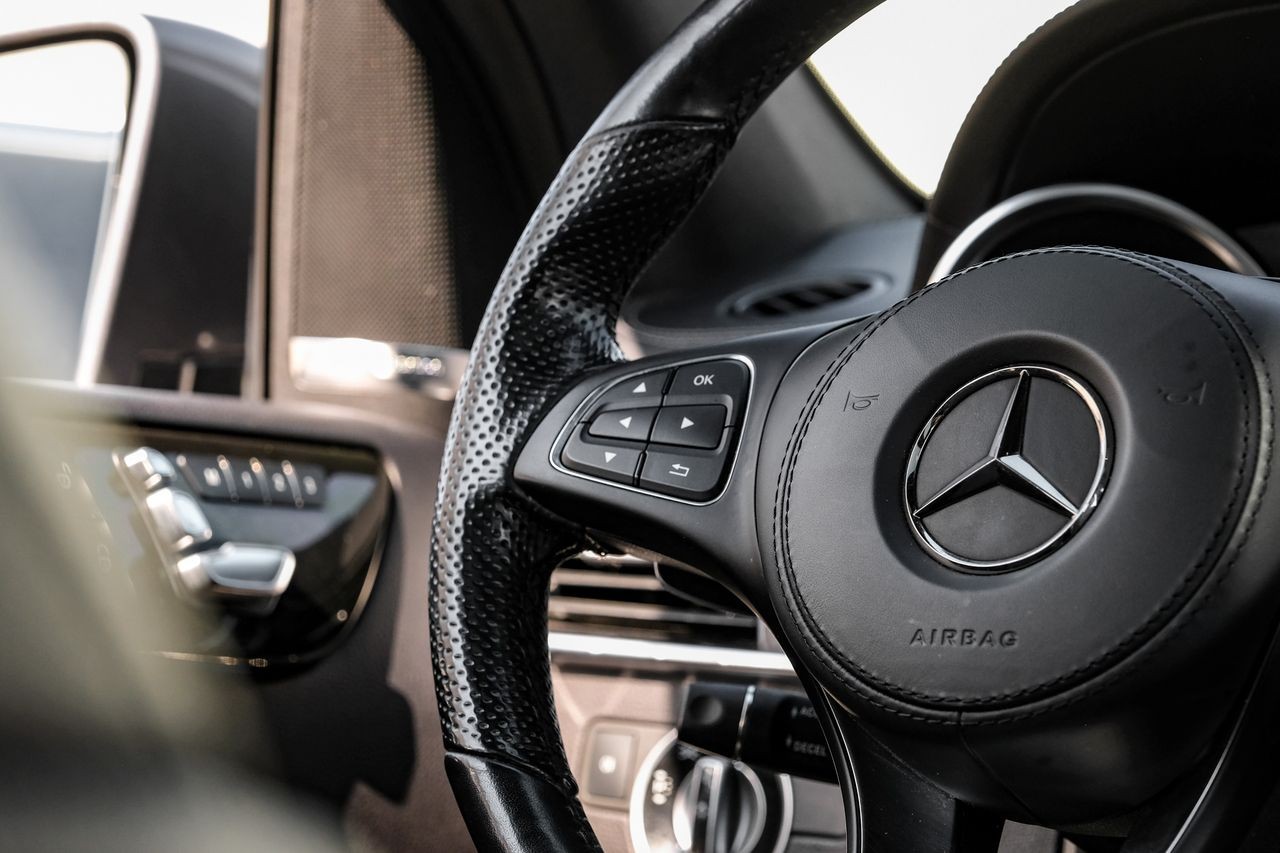 Mercedes-Benz GLS 450 Vehicle Main Gallery Image 18