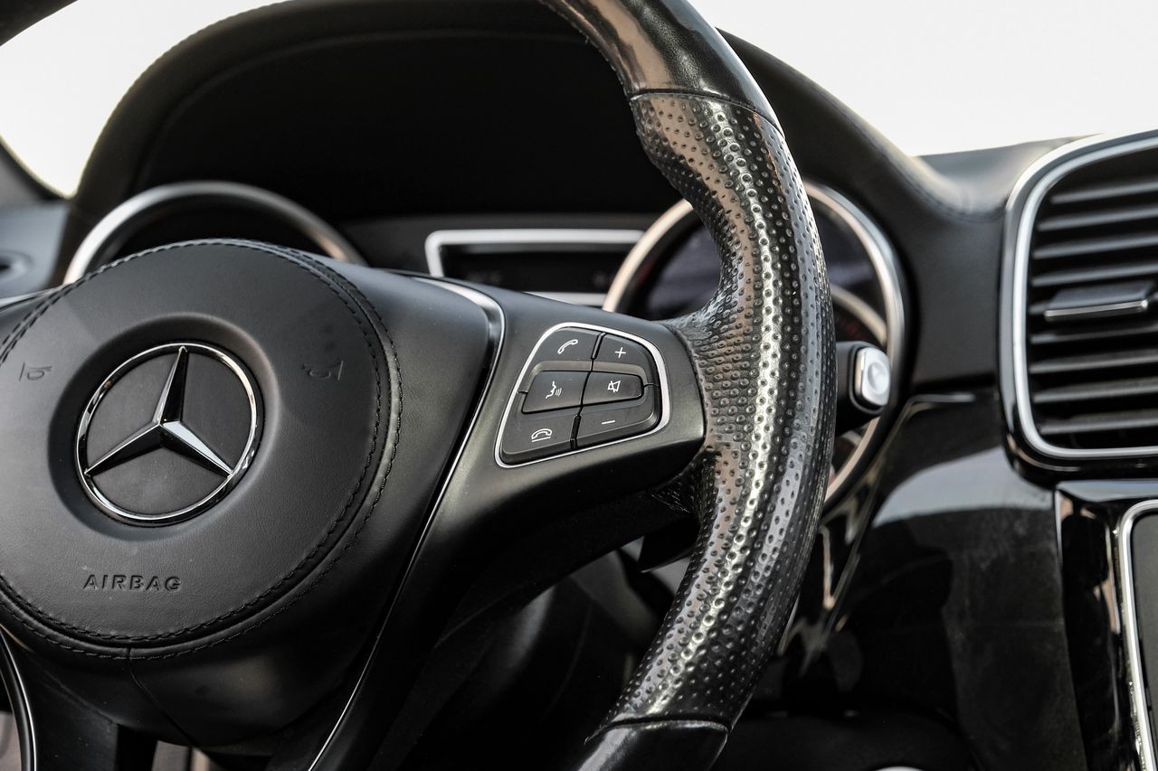 Mercedes-Benz GLS 450 Vehicle Main Gallery Image 19