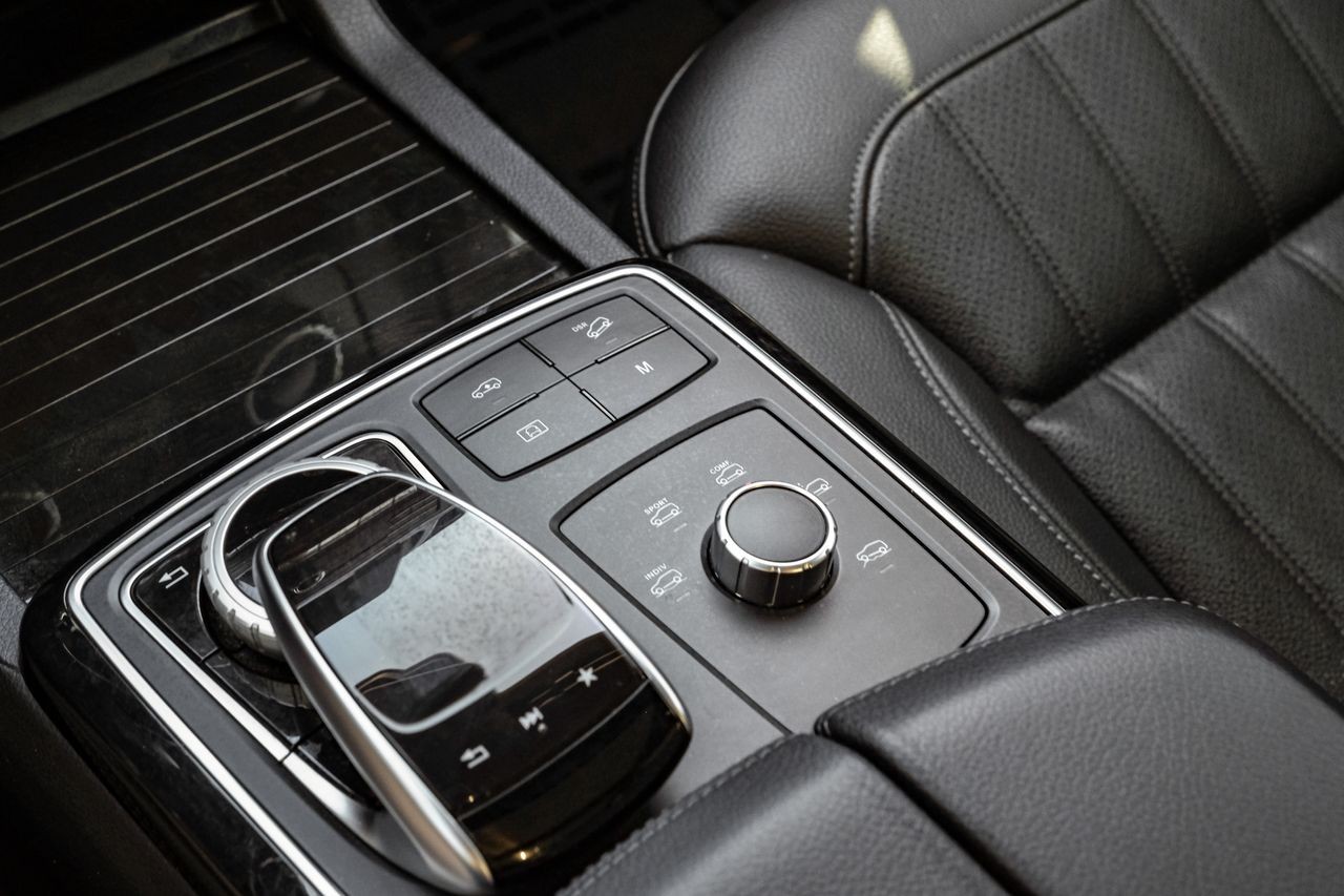Mercedes-Benz GLS 450 Vehicle Main Gallery Image 26