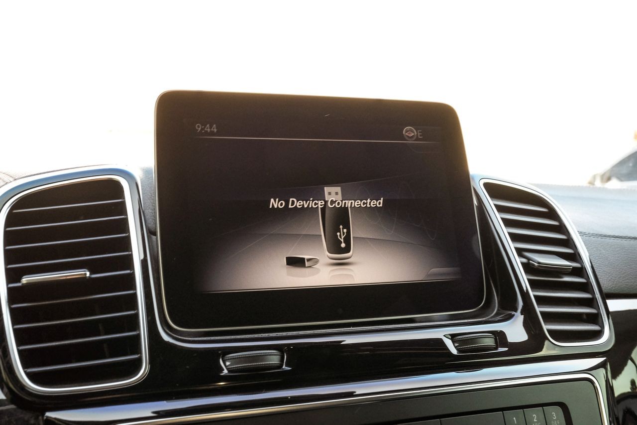 Mercedes-Benz GLS 450 Vehicle Main Gallery Image 29