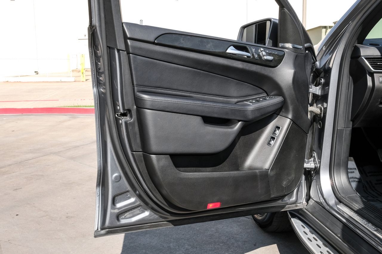 Mercedes-Benz GLS 450 Vehicle Main Gallery Image 42