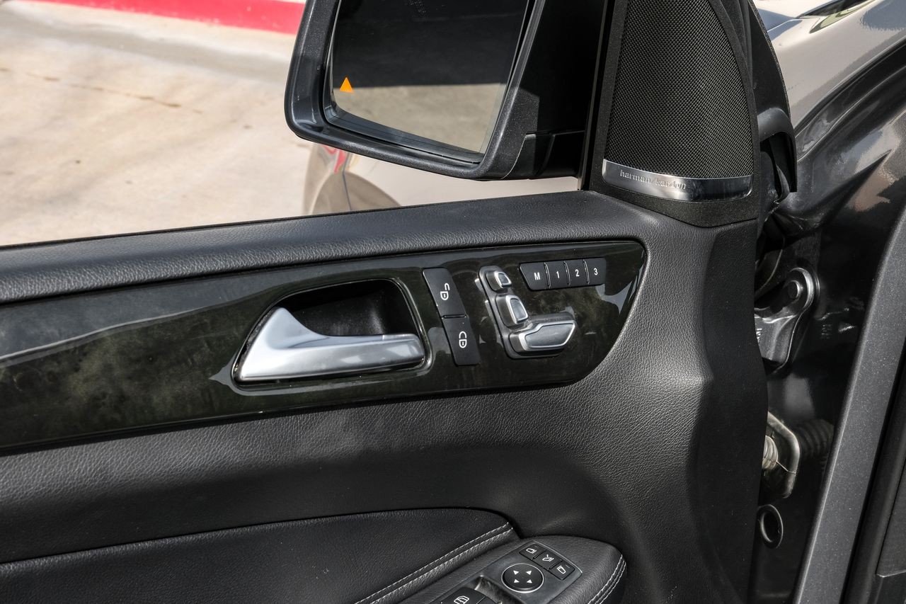 Mercedes-Benz GLS 450 Vehicle Main Gallery Image 45
