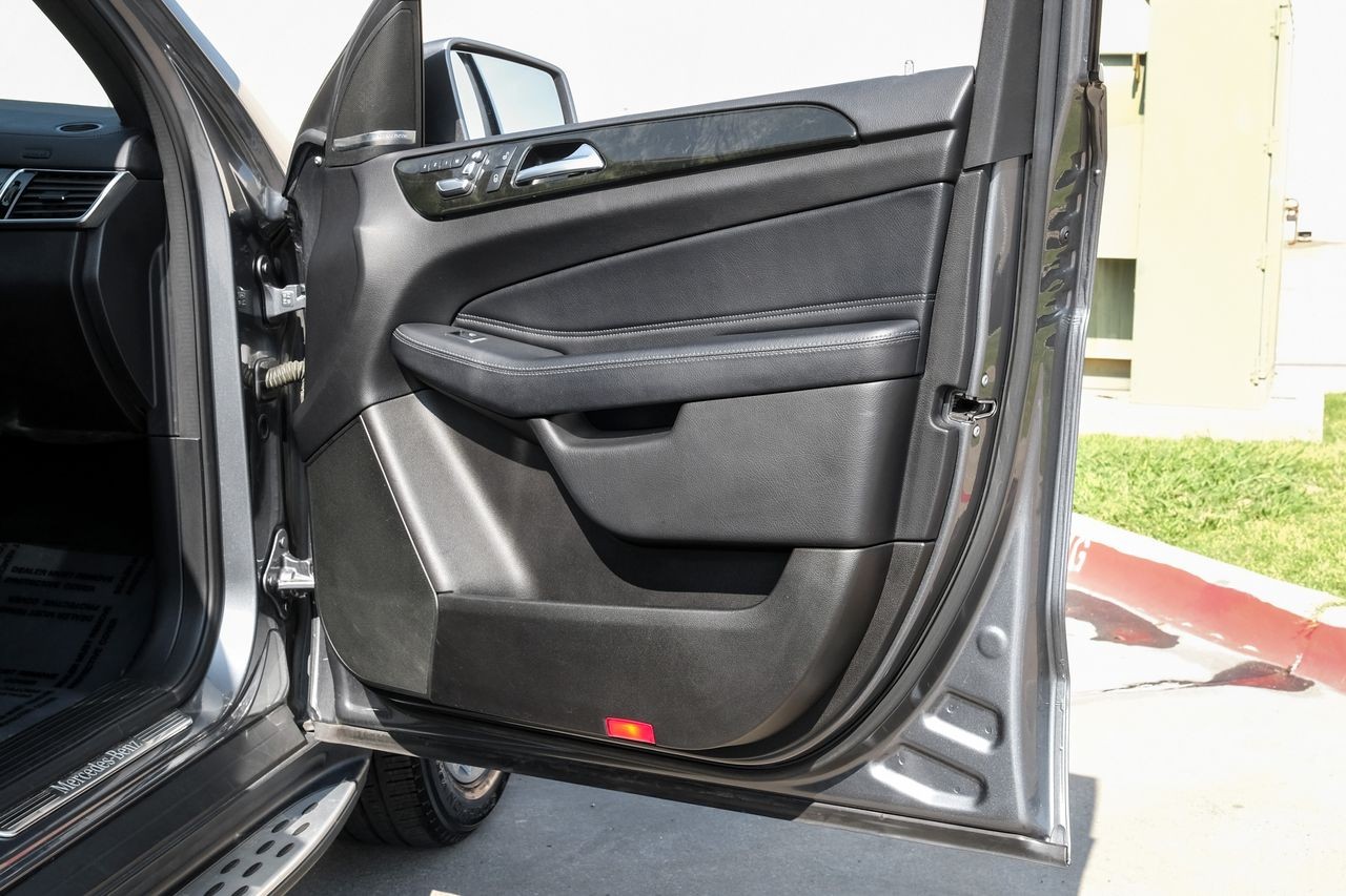Mercedes-Benz GLS 450 Vehicle Main Gallery Image 46