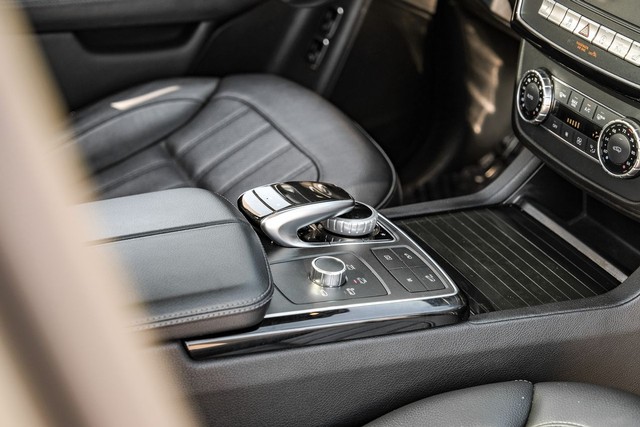 Mercedes-Benz GLS 450 Vehicle Main Gallery Image 24