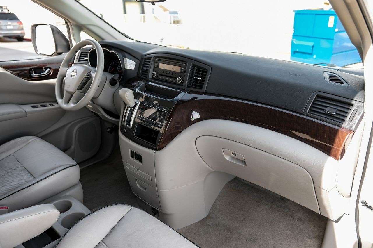 Nissan Quest Vehicle Main Gallery Image 12