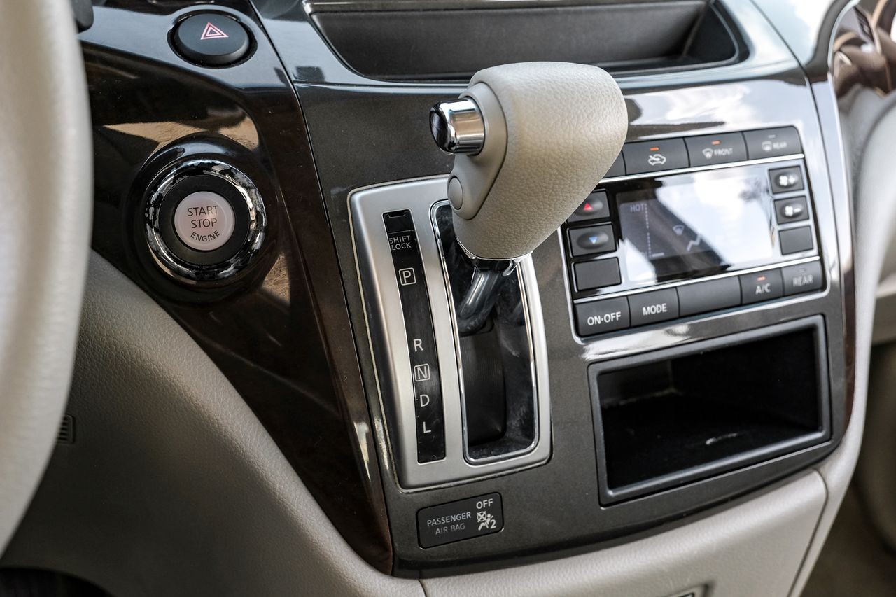 Nissan Quest Vehicle Main Gallery Image 25
