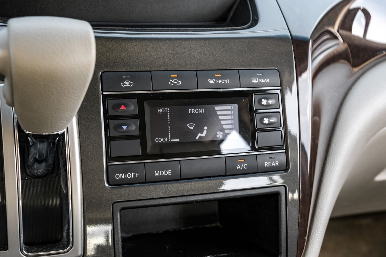 Nissan Quest Vehicle Main Gallery Image 26