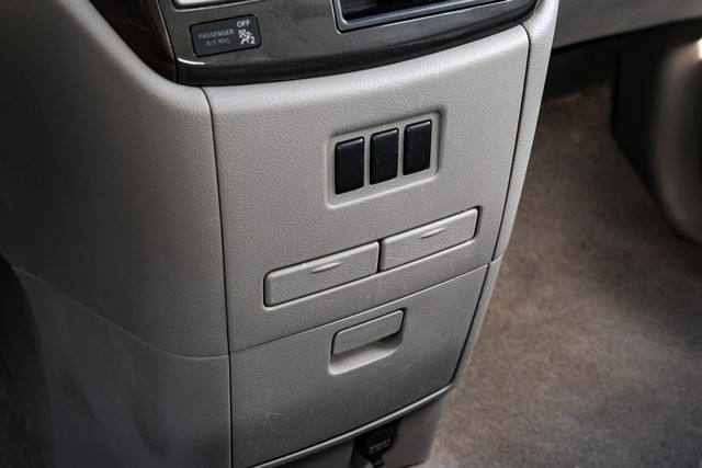 Nissan Quest Vehicle Main Gallery Image 21