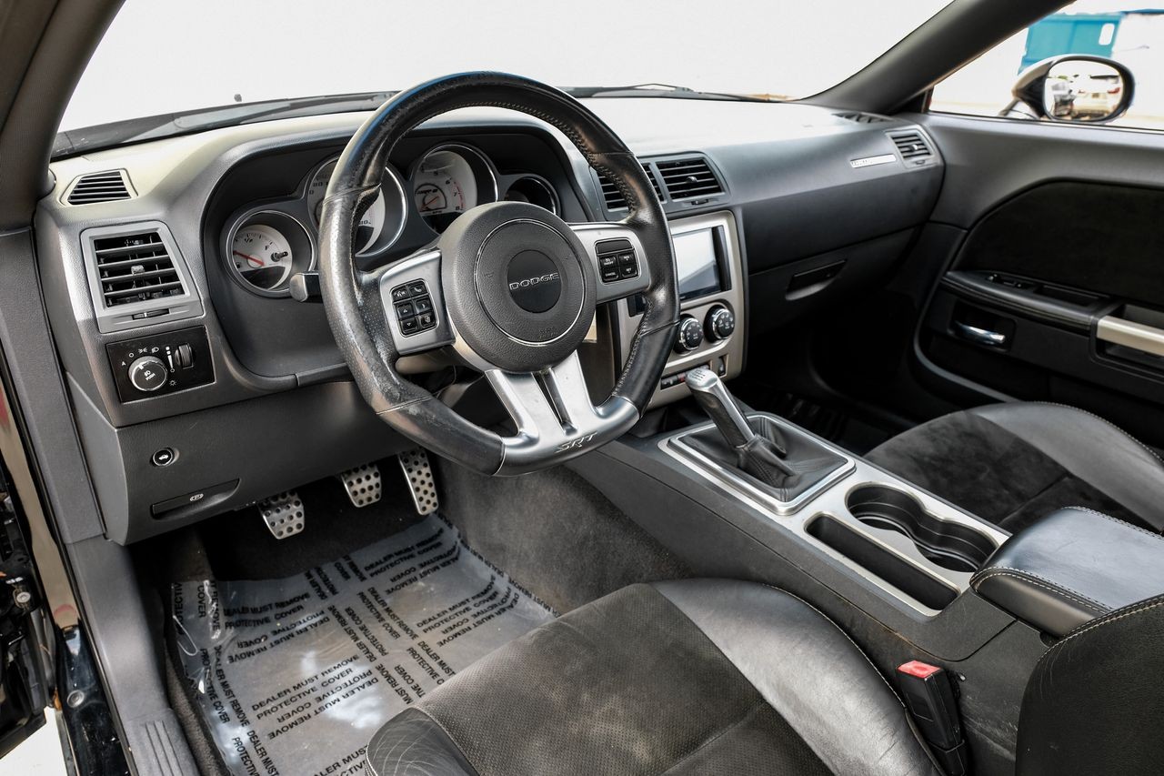 Dodge Challenger Vehicle Main Gallery Image 03