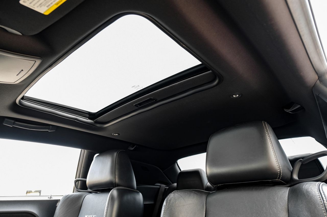Dodge Challenger Vehicle Main Gallery Image 05