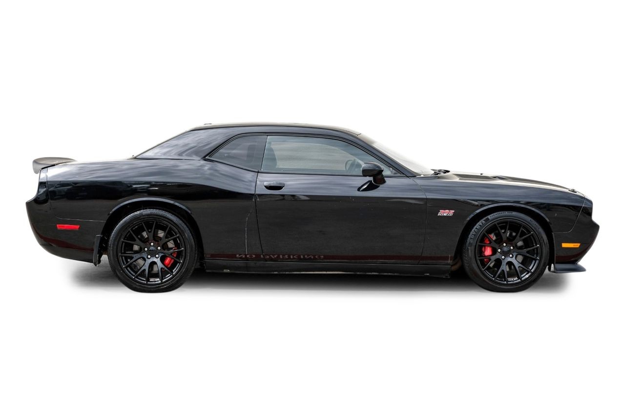 Dodge Challenger Vehicle Main Gallery Image 08