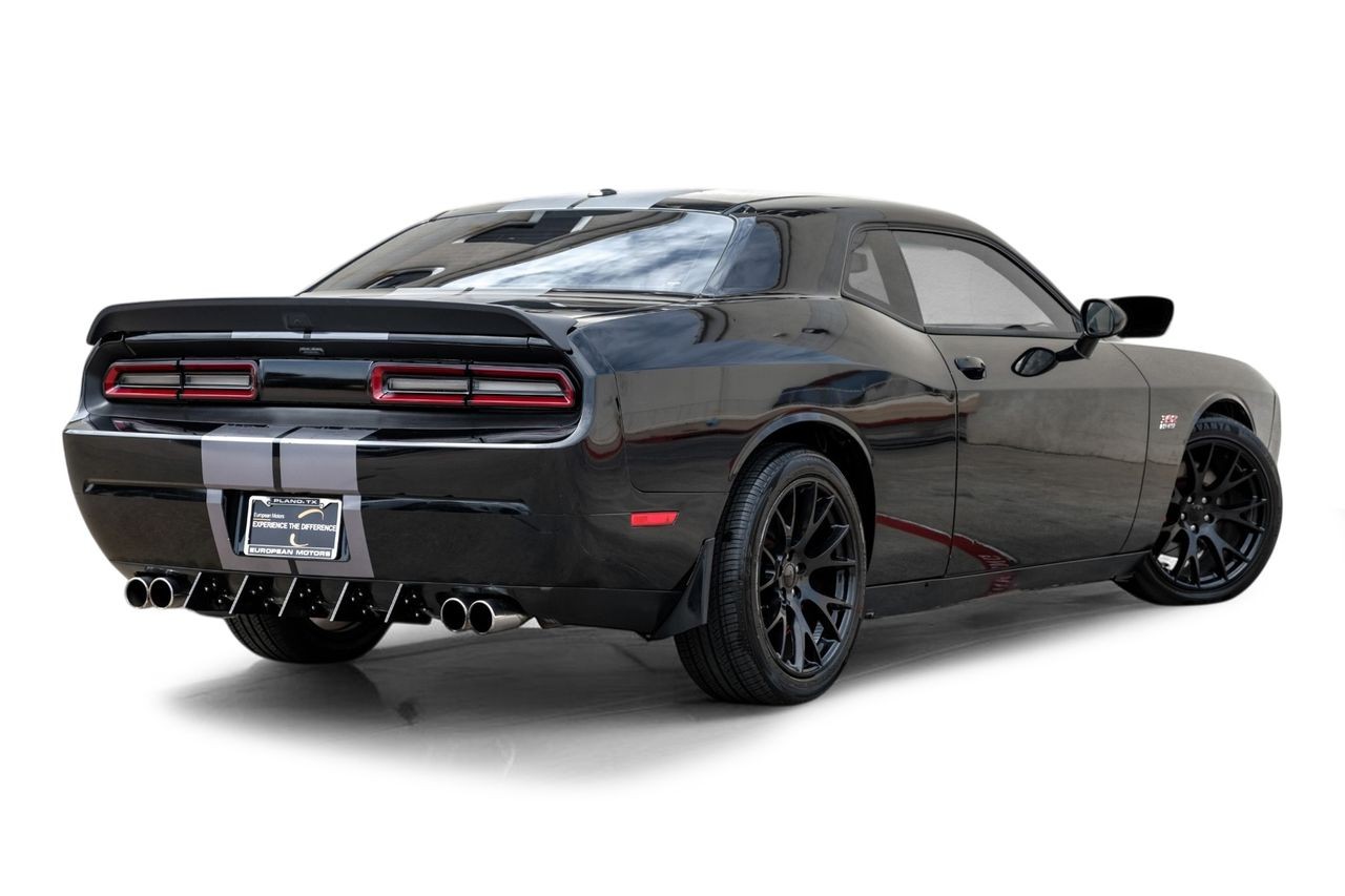 Dodge Challenger Vehicle Main Gallery Image 09