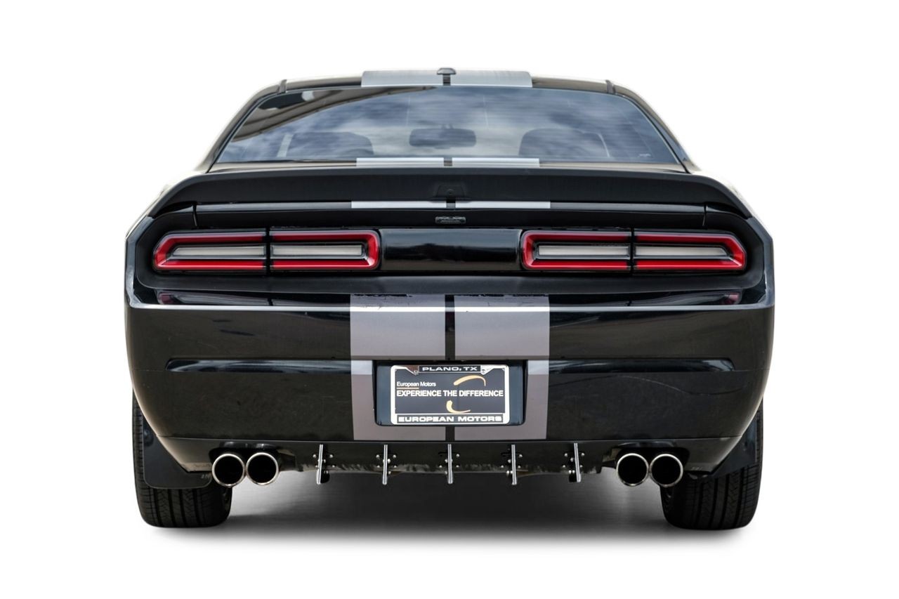 Dodge Challenger Vehicle Main Gallery Image 10