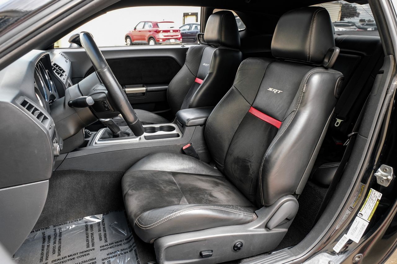 Dodge Challenger Vehicle Main Gallery Image 23