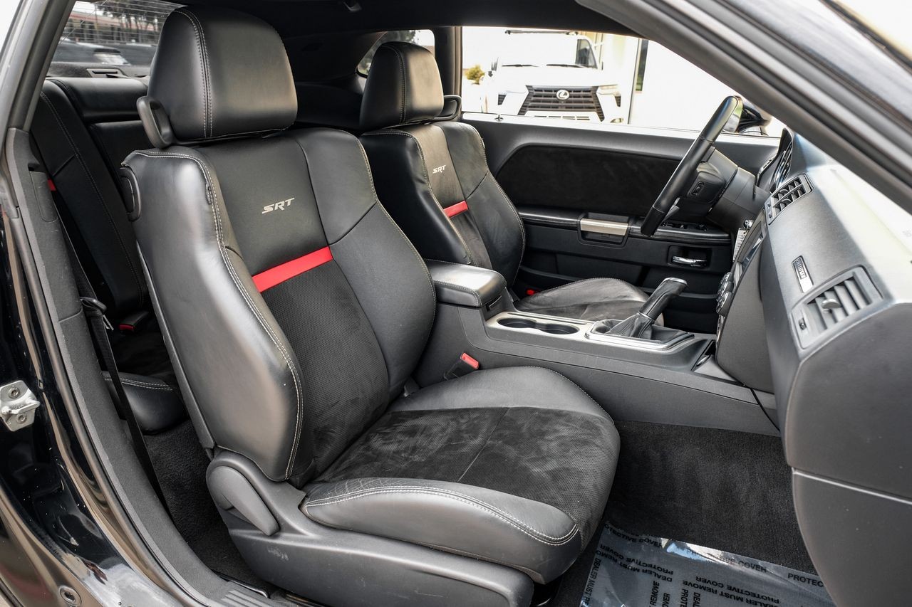 Dodge Challenger Vehicle Main Gallery Image 25