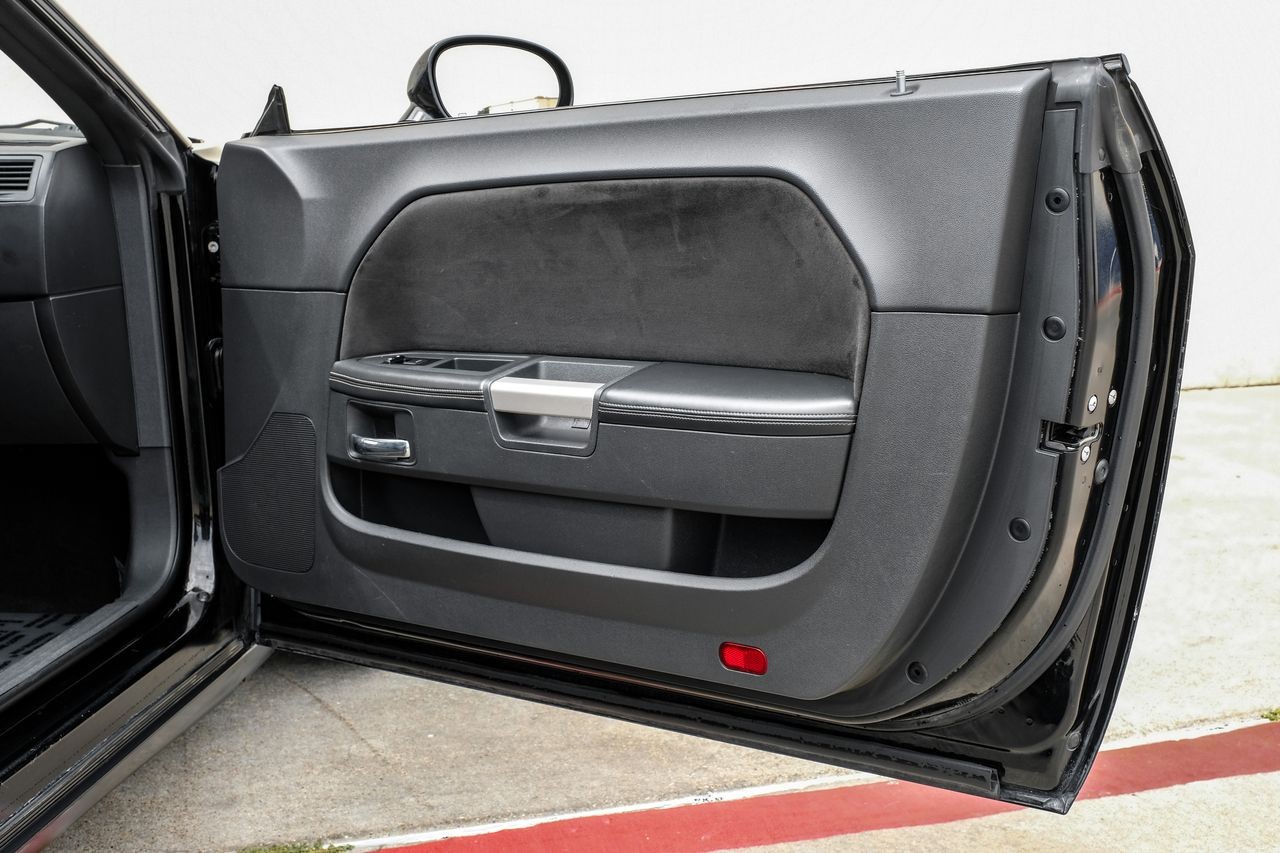 Dodge Challenger Vehicle Main Gallery Image 29