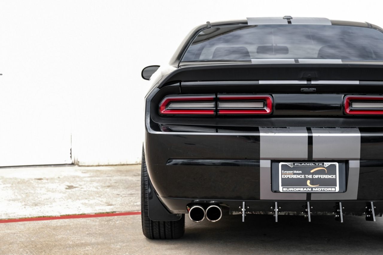Dodge Challenger Vehicle Main Gallery Image 31