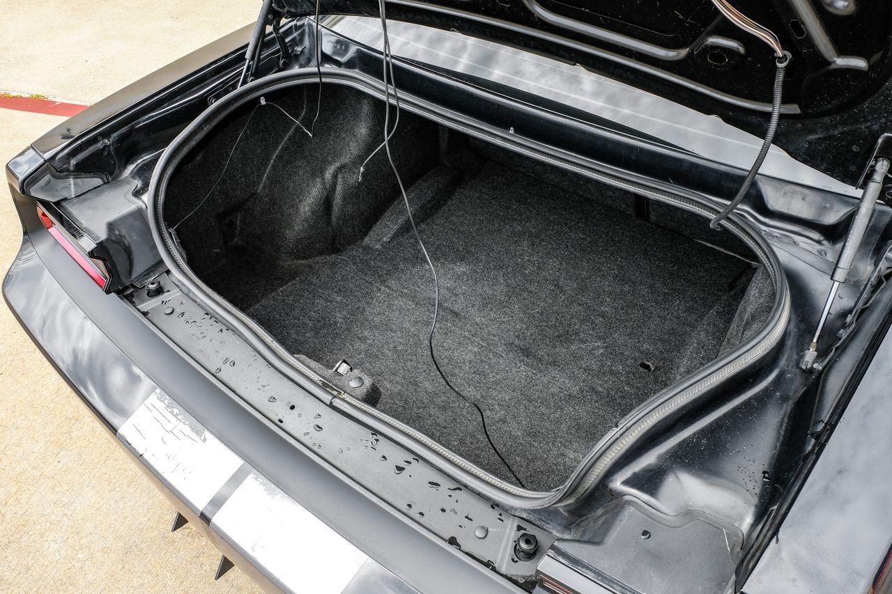 Dodge Challenger Vehicle Main Gallery Image 32