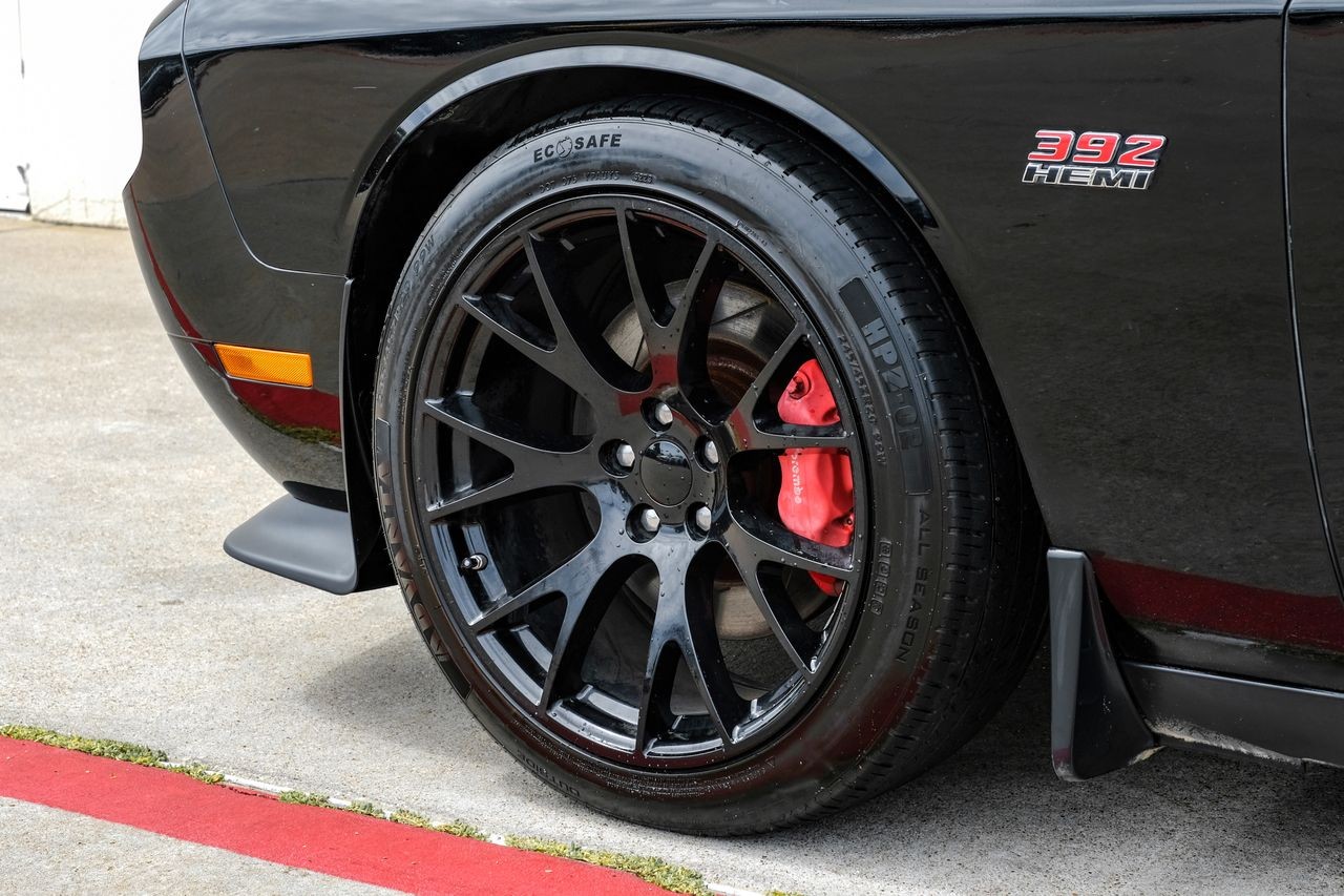 Dodge Challenger Vehicle Main Gallery Image 36