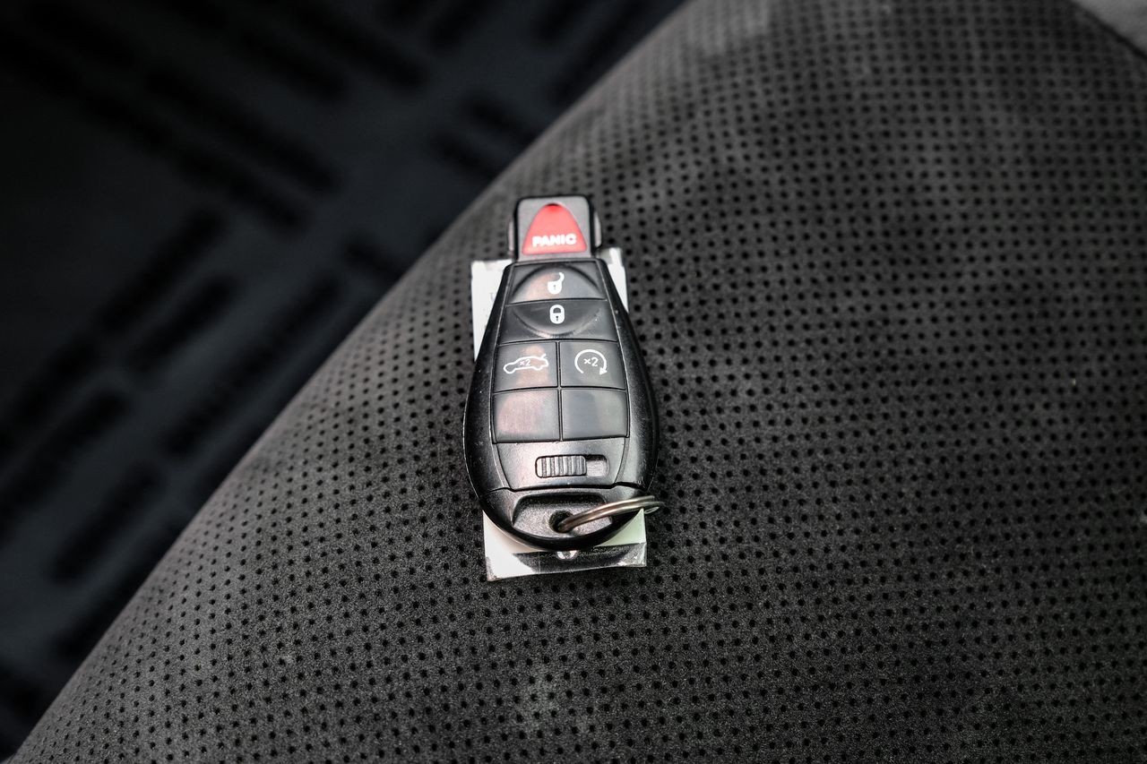Dodge Challenger Vehicle Main Gallery Image 38