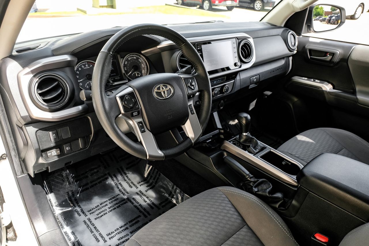 Toyota Tacoma 2WD Vehicle Main Gallery Image 03