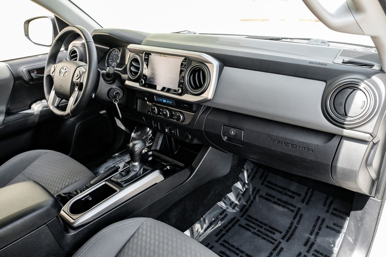 Toyota Tacoma 2WD Vehicle Main Gallery Image 12