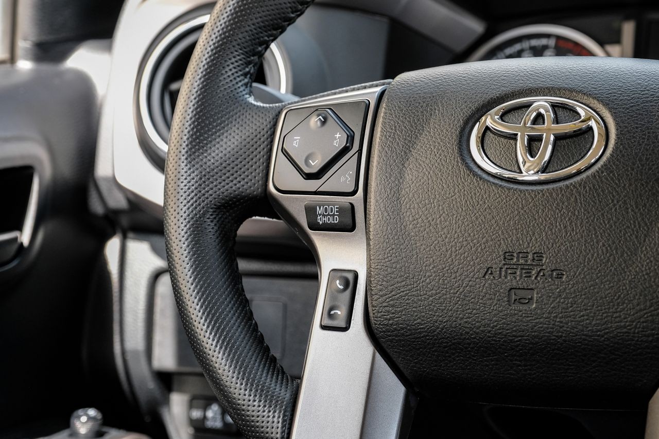 Toyota Tacoma 2WD Vehicle Main Gallery Image 17