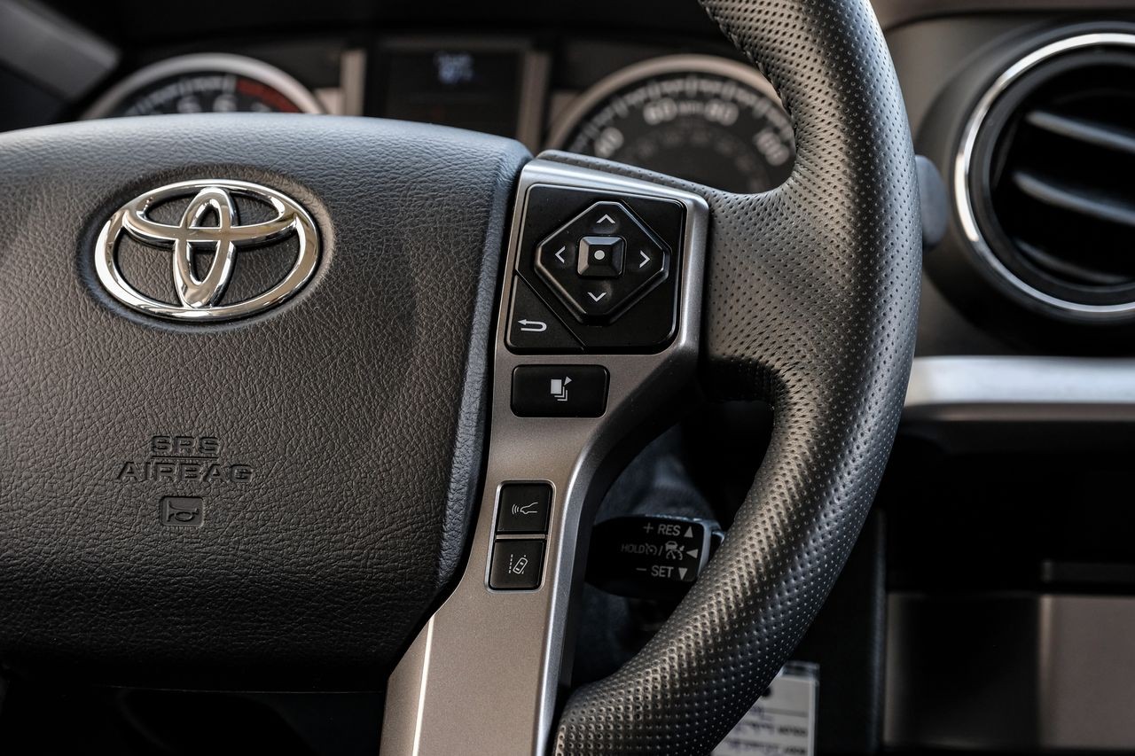 Toyota Tacoma 2WD Vehicle Main Gallery Image 18