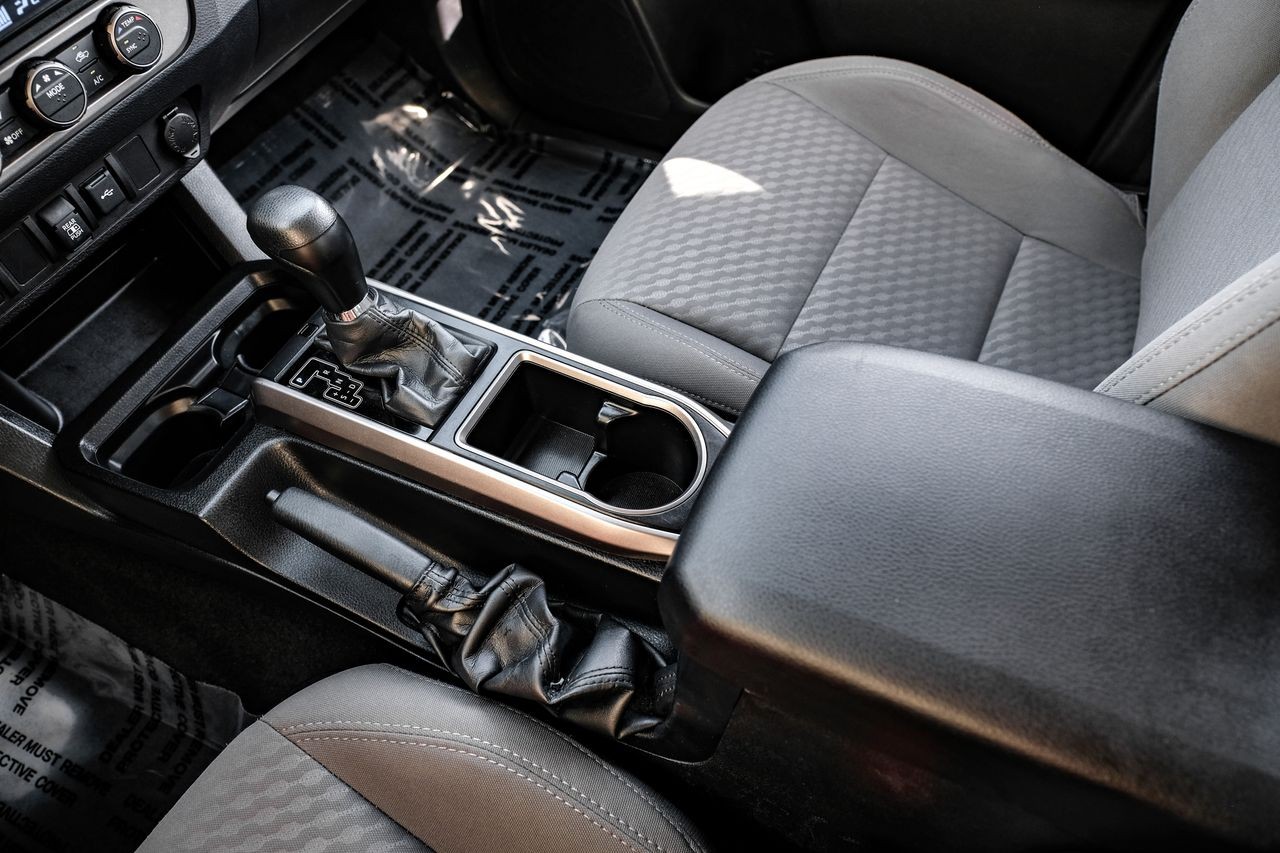 Toyota Tacoma 2WD Vehicle Main Gallery Image 23