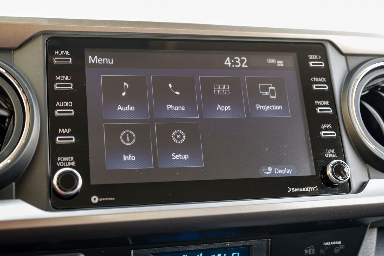 Toyota Tacoma 2WD Vehicle Main Gallery Image 26