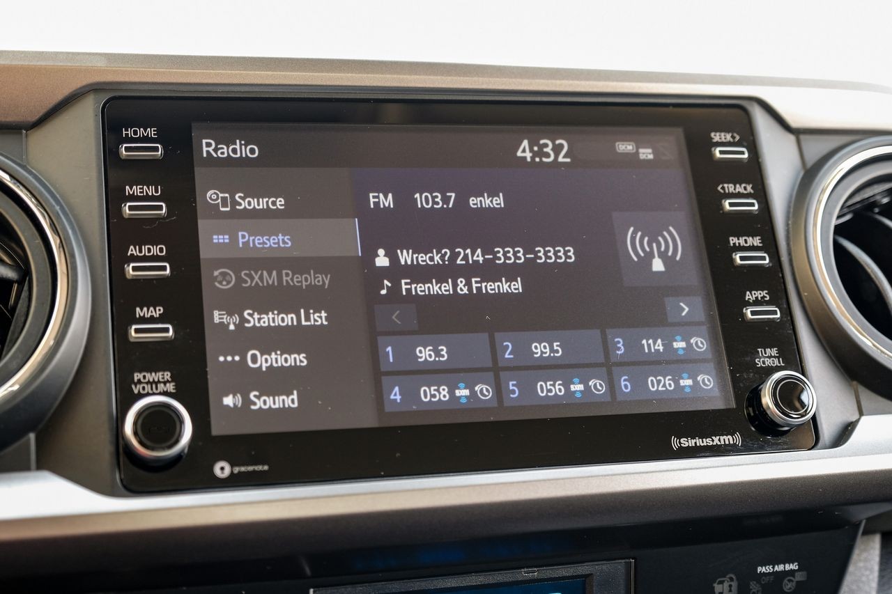 Toyota Tacoma 2WD Vehicle Main Gallery Image 27