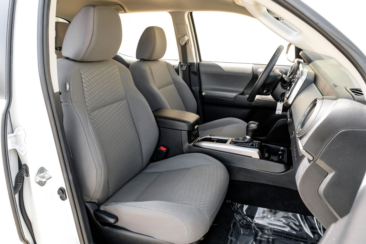 Toyota Tacoma 2WD Vehicle Main Gallery Image 34