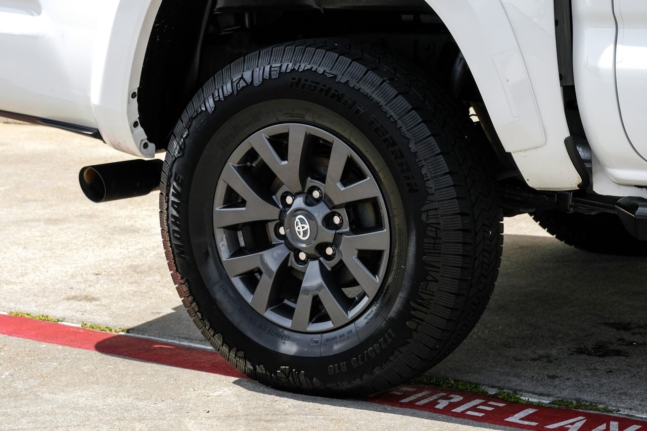 Toyota Tacoma 2WD Vehicle Main Gallery Image 49