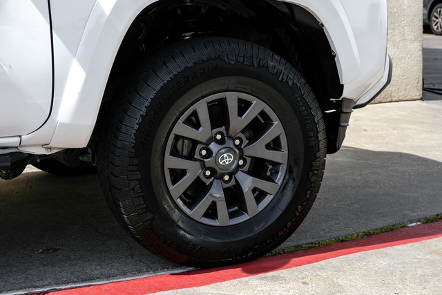 Toyota Tacoma 2WD Vehicle Main Gallery Image 50
