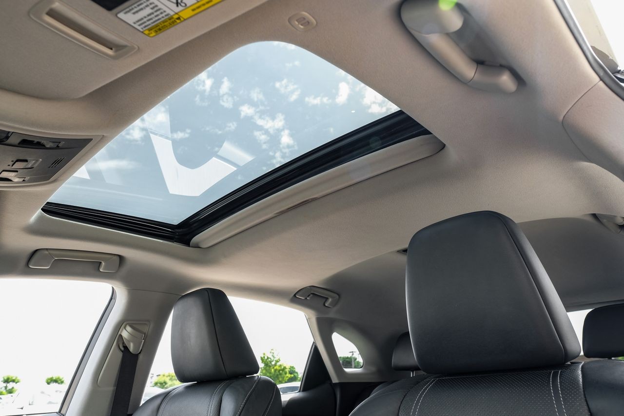 Lexus RX Vehicle Main Gallery Image 05