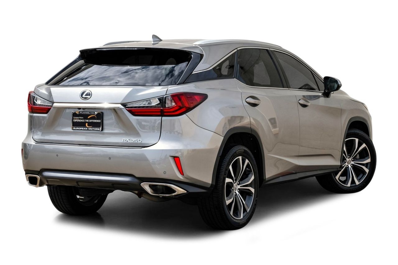 Lexus RX Vehicle Main Gallery Image 09