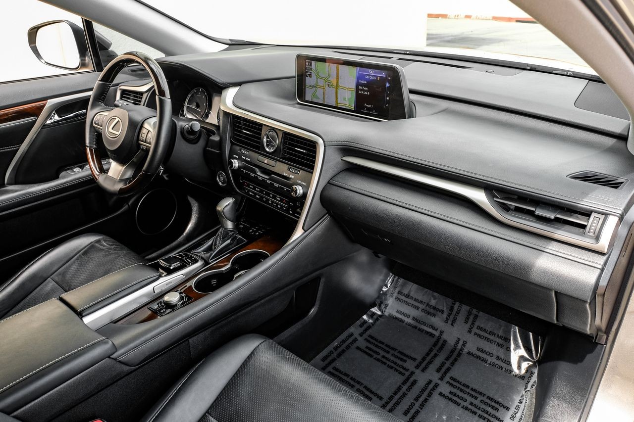 Lexus RX Vehicle Main Gallery Image 13