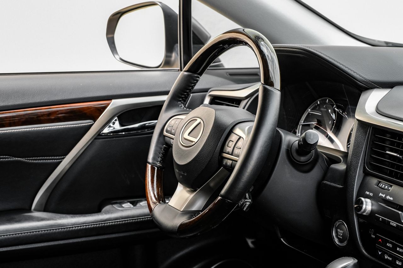 Lexus RX Vehicle Main Gallery Image 14