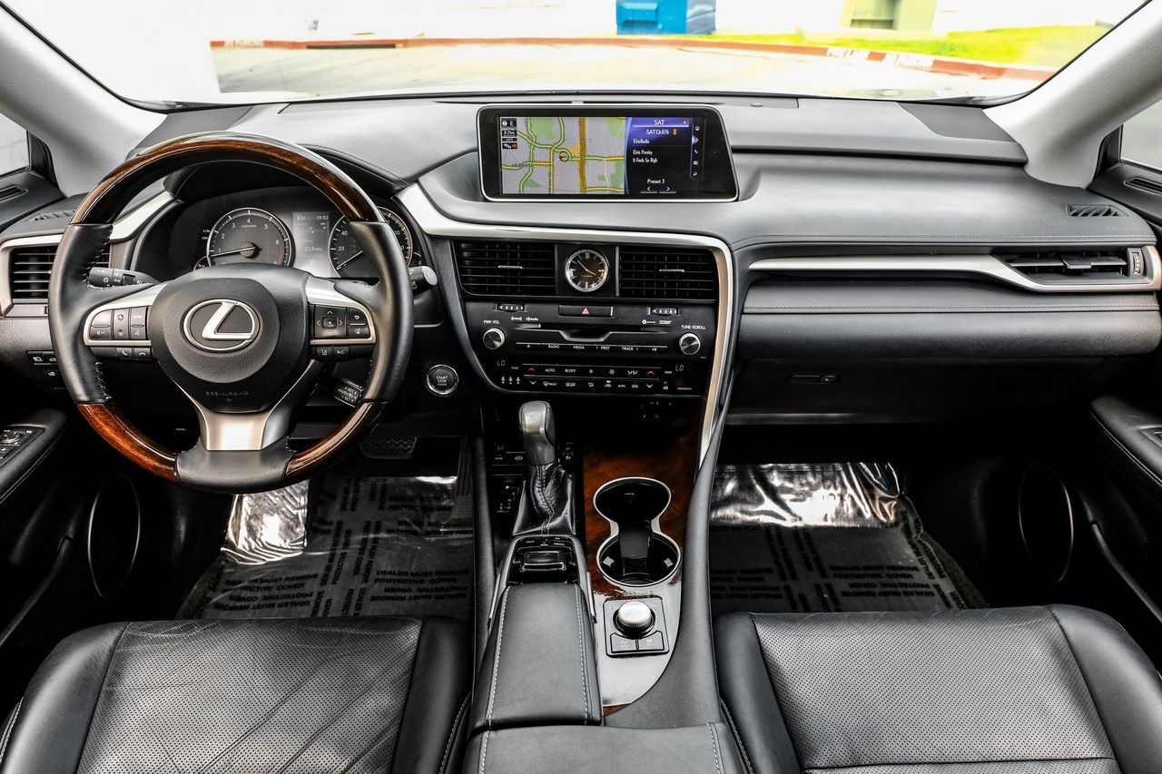 Lexus RX Vehicle Main Gallery Image 15