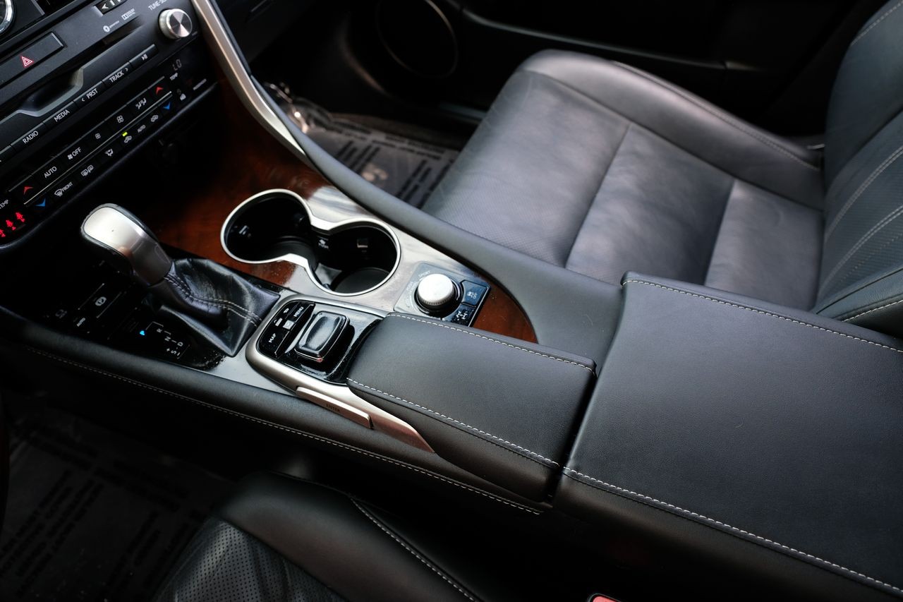 Lexus RX Vehicle Main Gallery Image 22
